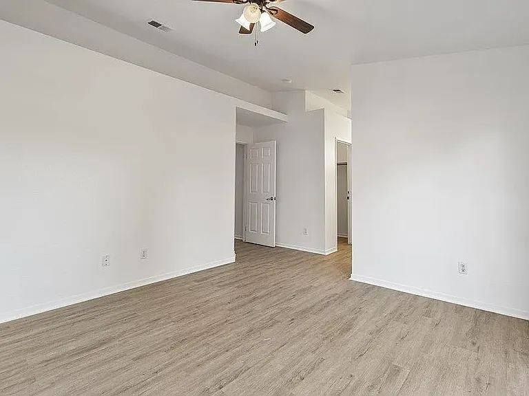 2199 Raleigh Cir — Photo 4