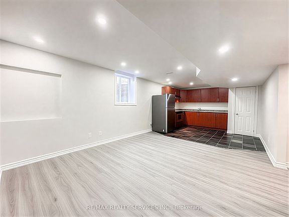 3rd image of 1584 Stevenson St