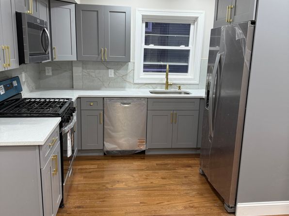 253 Henry St Floor 2