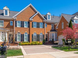 19196 Greystone Sq, Leesburg, VA 20176