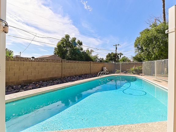 4th image of 413 E El Caminito Dr