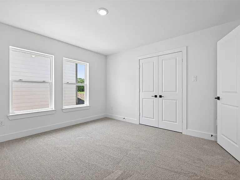 702 Sonfield Dr — Photo 43