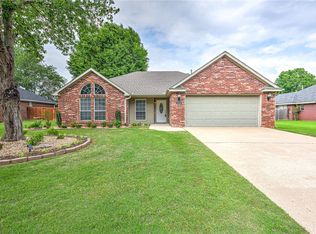 2800 Colton Dr, Springdale, AR 72762