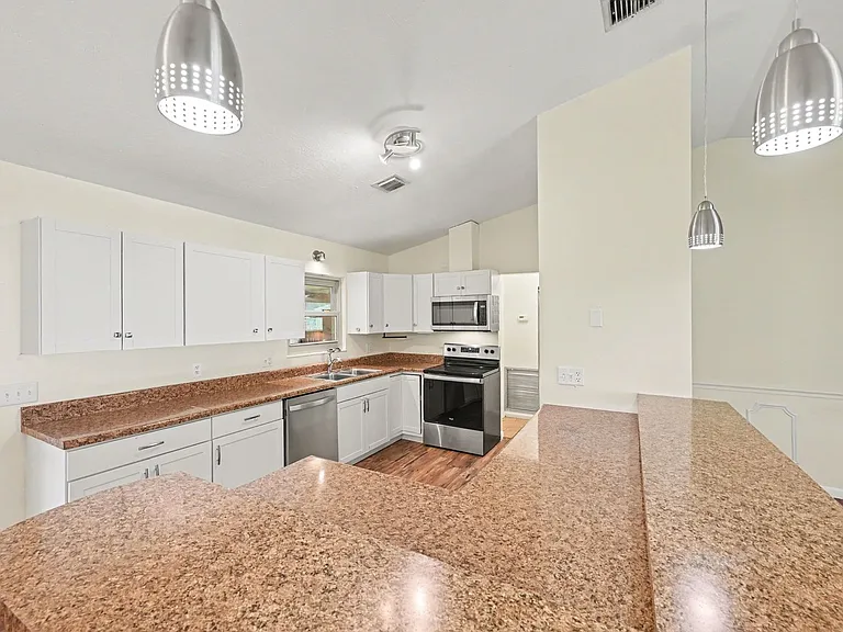 1242 Laconia St — Photo 5