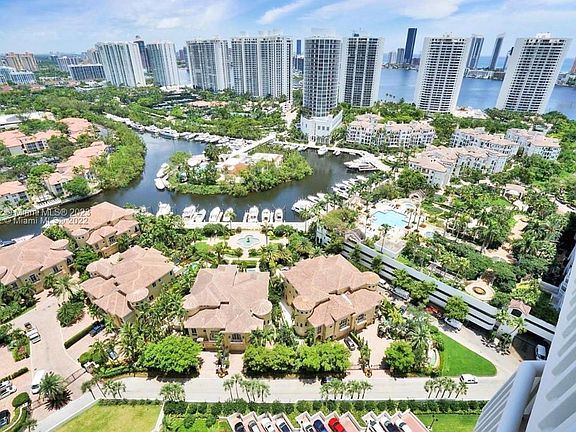 2nd image of 1000 W Island Blvd #3005
