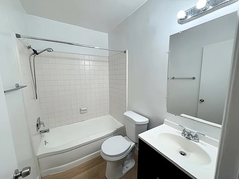 5032 Maplewood Ave #103 — Photo 5