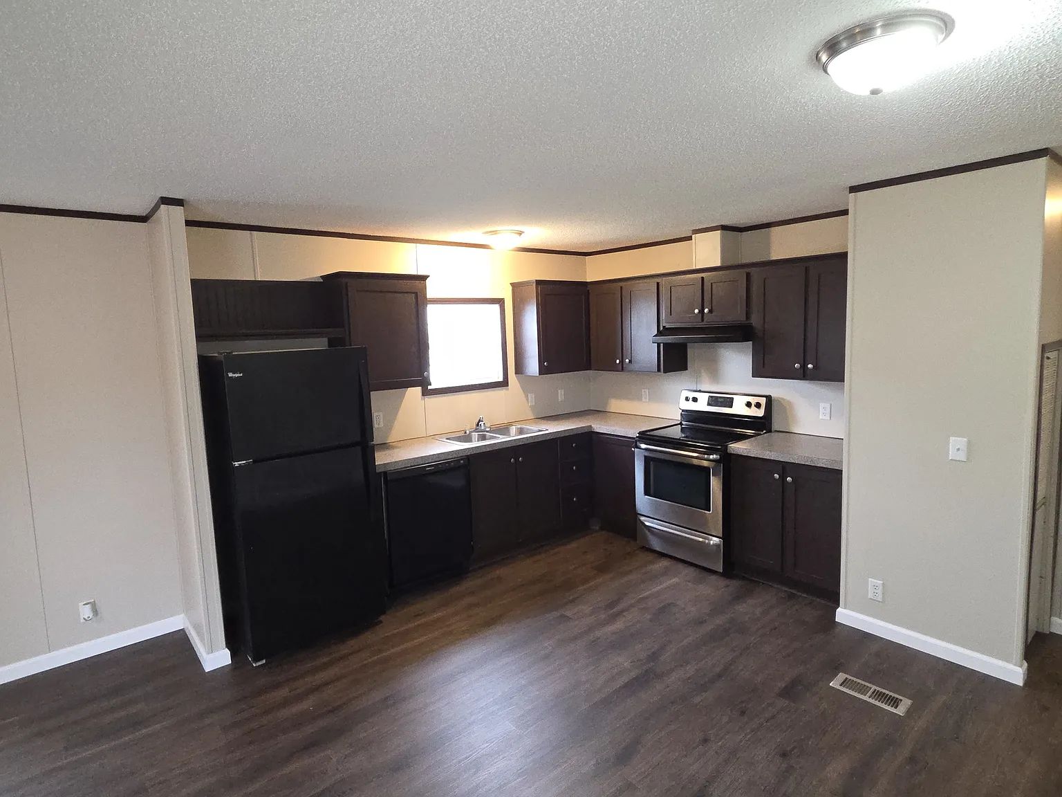 3 bed, 1280 sqft, $1,350 — Photo 3