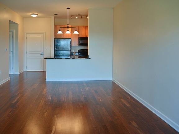 Contemporary, Open Plan Condo in Quiet, Convenient Building