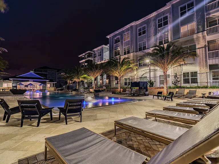 Thrive Luxury Apartments — Photo 40