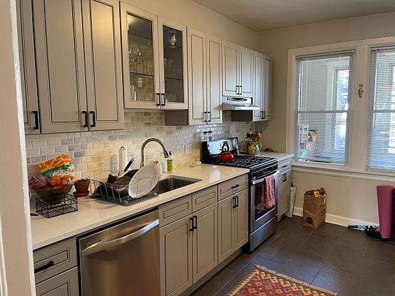 2nd image of 1082 N Marshfield Ave APT 2F