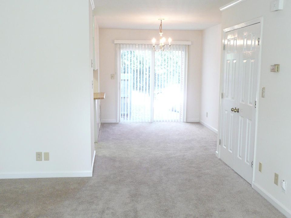 2nd image of 724 Sedgefield Rd APT A