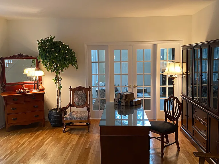 OfficeWBayWindow