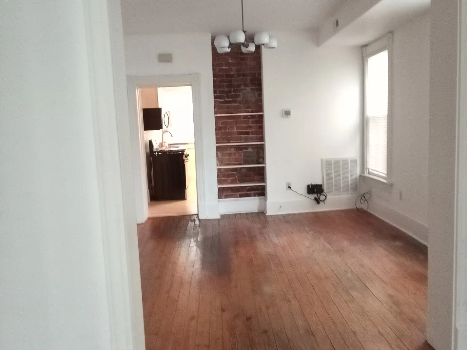 3 bed, 1.5 bath, 1656 sqft, $1,900 — Photo 2