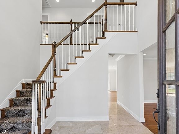 4th image of 49 Hall Dr