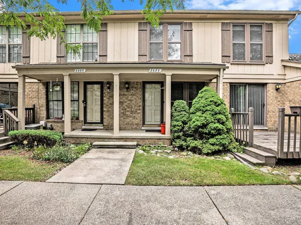 8689 Forest Ct, Warren, MI 48093