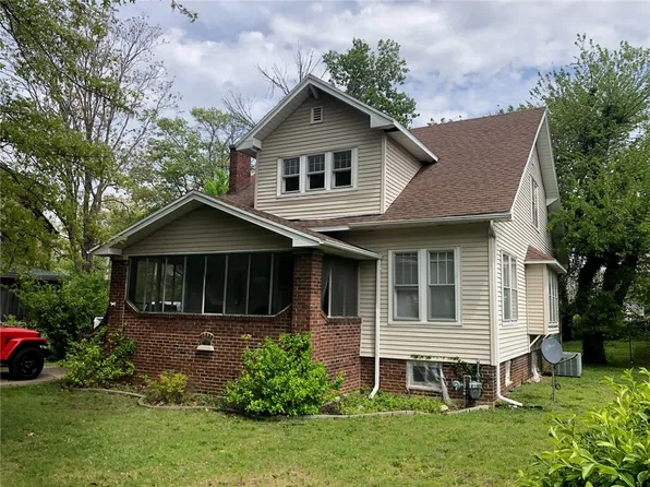 908 S 5th St, Effingham, IL 62401