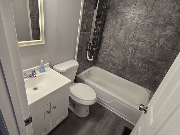 Upstairs full bathroom with Spa Shower