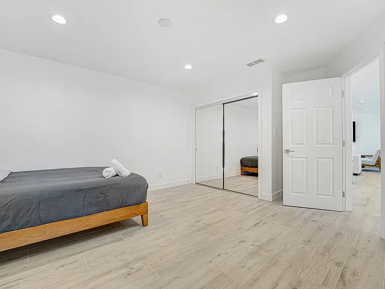 5554 Capistrano Ave — Photo 9