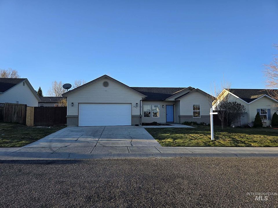 1st image of 929 22nd Ave E