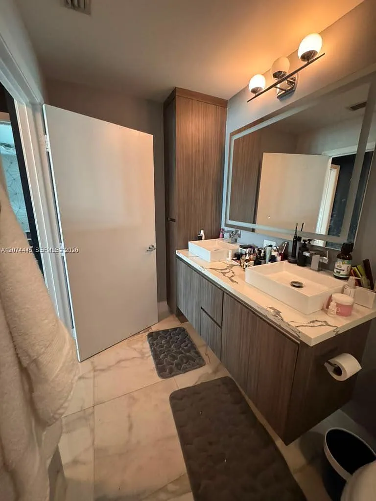 1 bed, 837 sqft, $3,500 — Photo 4