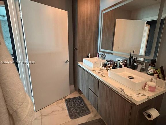 4th image of 1900 N Bayshore Dr APT 2308