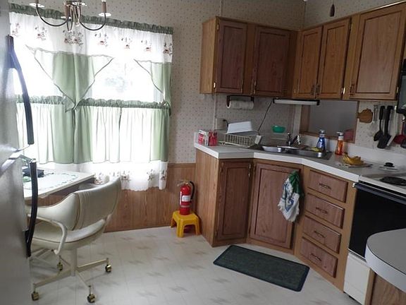 5th image of 13 Royal Coachman St