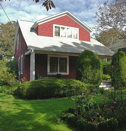 2nd image of 81 Pelletreau St