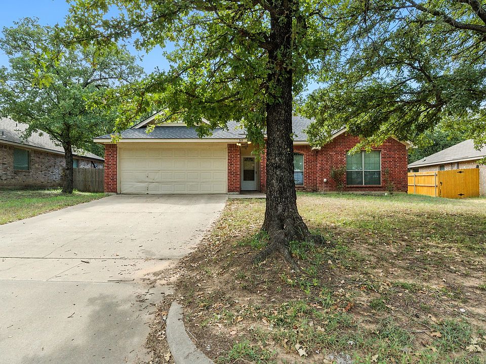 1st image of 749 Oak Park Dr