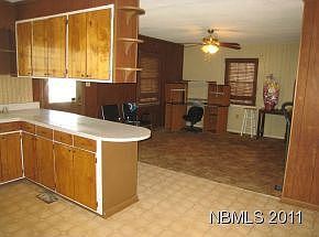 Kitchen and breakfast area_12222014