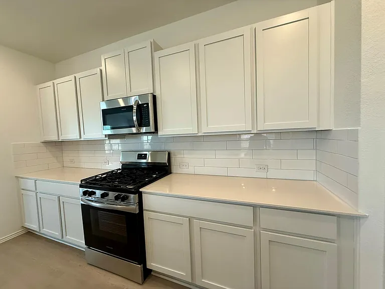 106 Camargue Dr — Photo 7