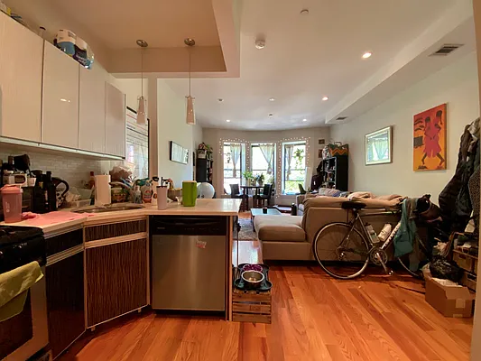 Rented by Bohemia Realty Group | media 2