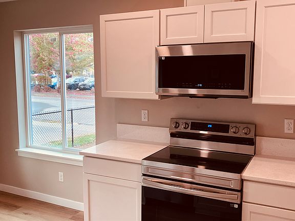 5th image of 2302 Maple St #B