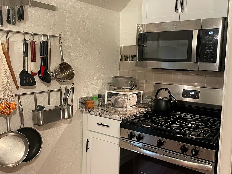 1611 Grand St NE #2 — Photo 9