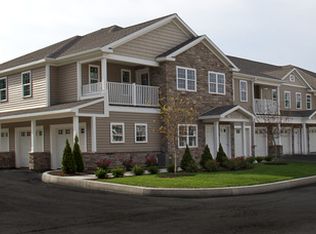 7 Stoneledge Dr APT 1, Troy, NY 12182