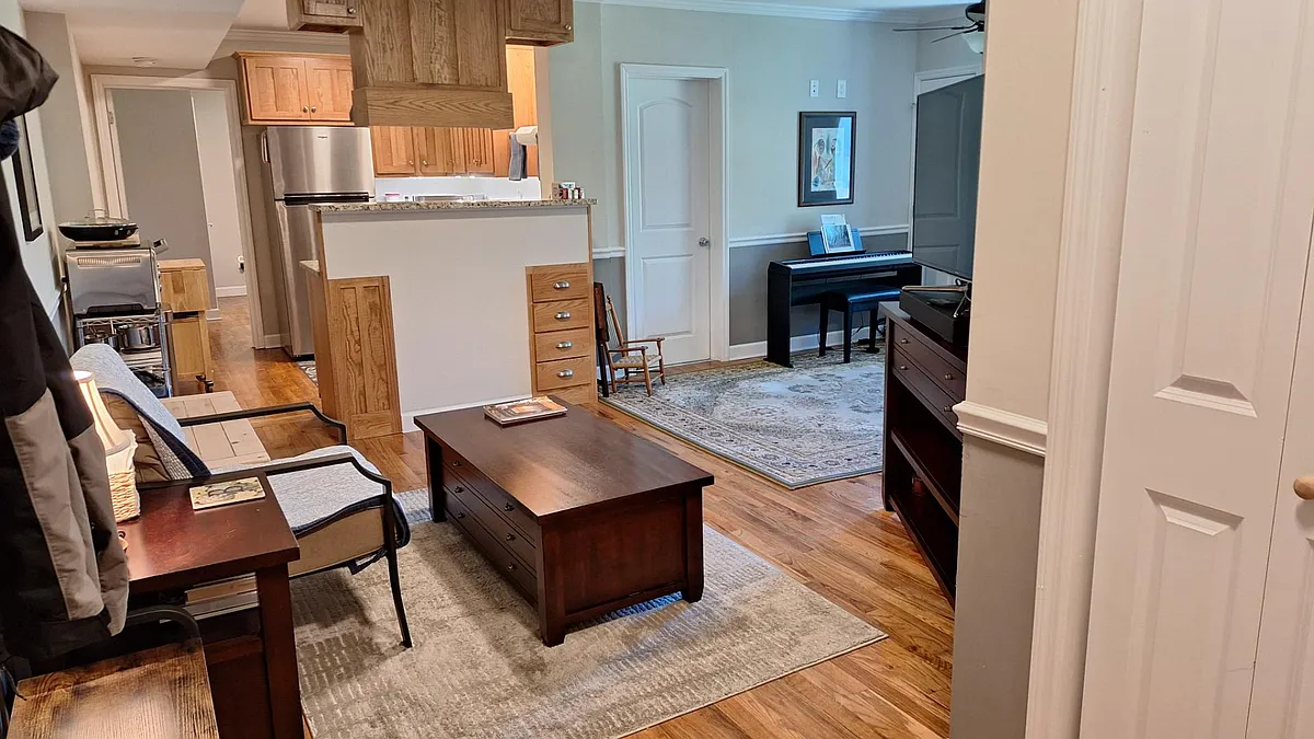 Unit Photo - 23 E 2nd St #2