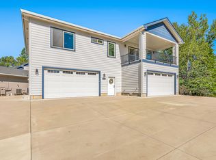 302 Penny Ln, Shady Cove, OR 97539