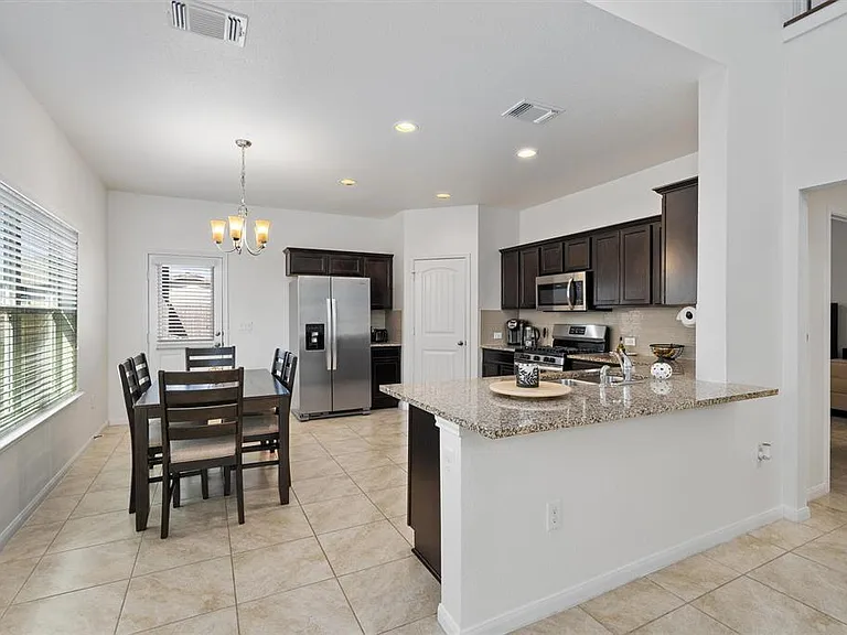10308 Hatton Ln — Photo 7