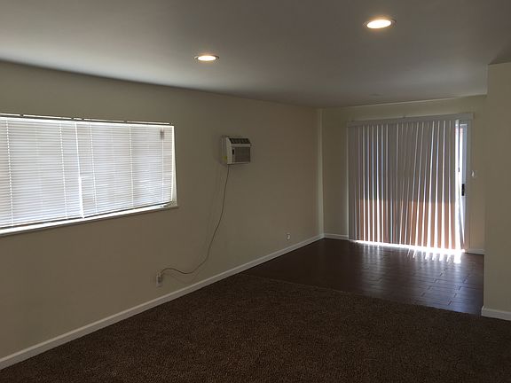 3rd image of 386 E Badillo St