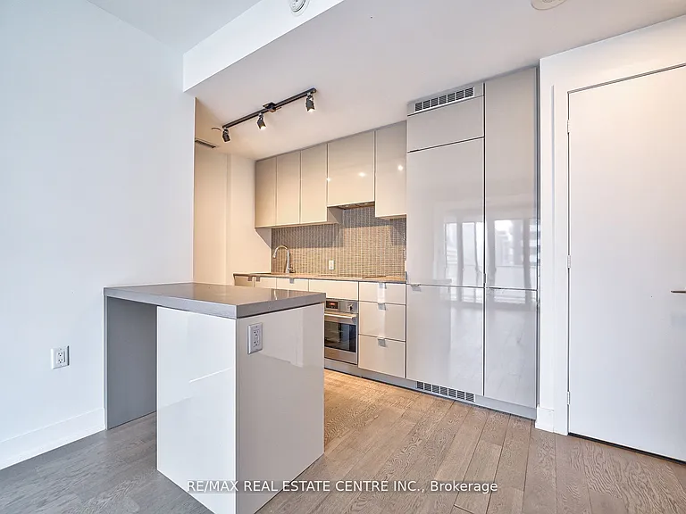 7 Grenville St #2605 — Photo 10