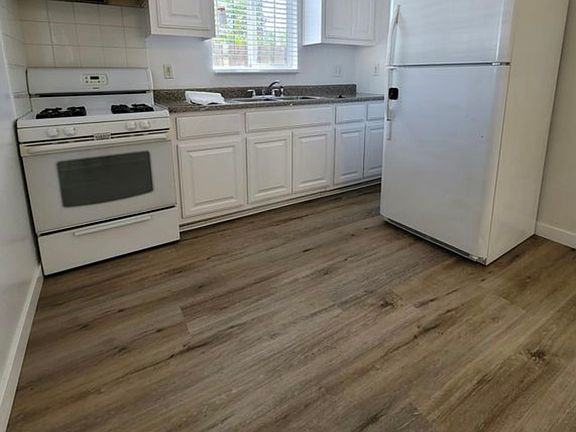 2nd image of 914 W 85th St APT 4