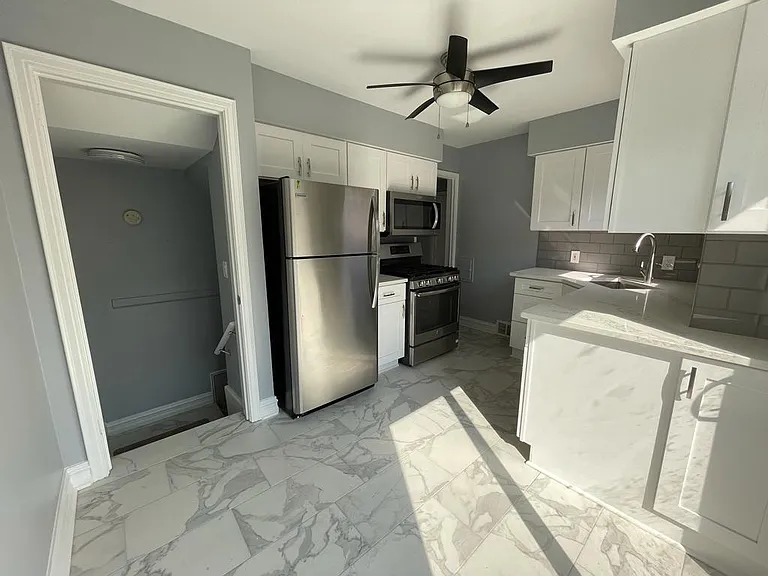 136 Girard Ave — Photo 6