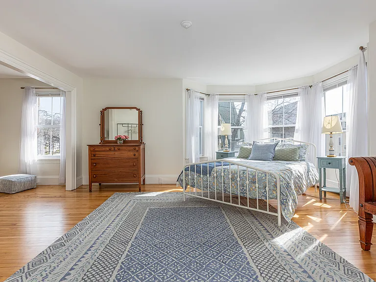 80 Roberts St #2 — Photo 2