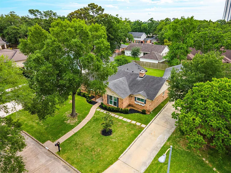 4034 Shady Springs Dr — Photo 3