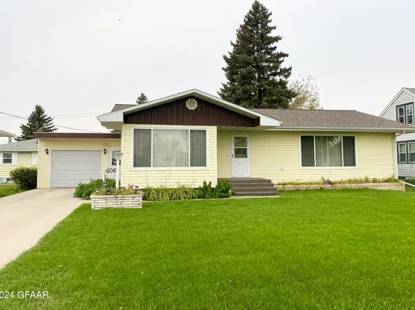 606 1st St, Langdon, ND 58249