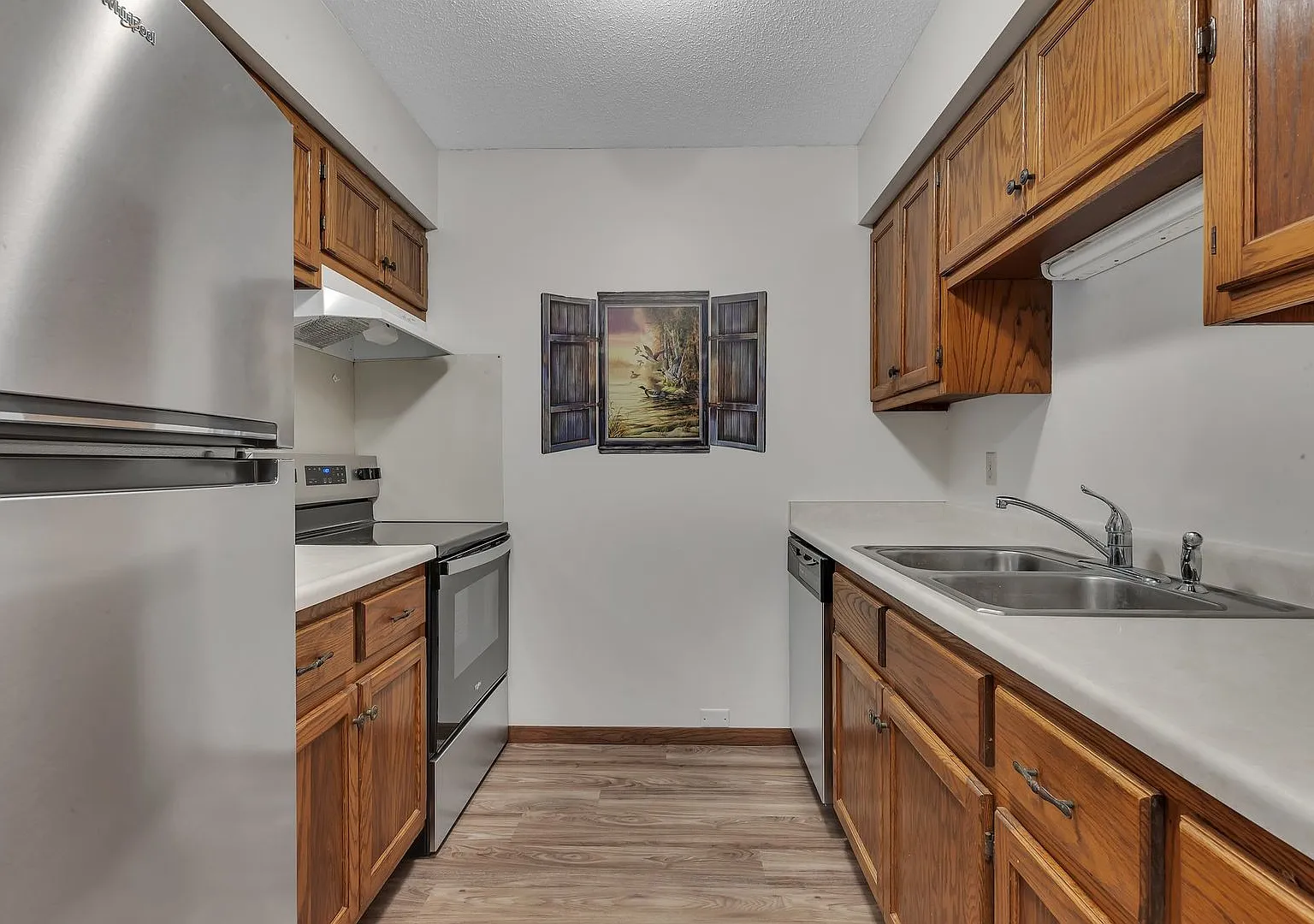 Comfortable Living Close to It All- Golden View Apartments — Photo 4