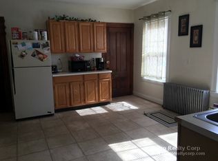 616 Hammond St, Chestnut Hill, MA 02467
