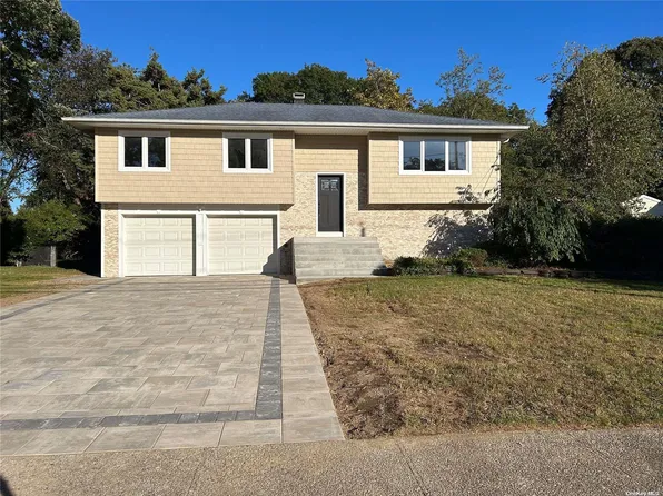 85 Yale Avenue, Oakdale, NY 11769