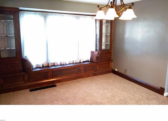 5th image of 4715 Wood Ave
