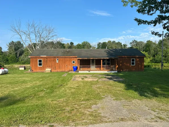 1747 Murdock Rd, Lyndonville, NY 14098