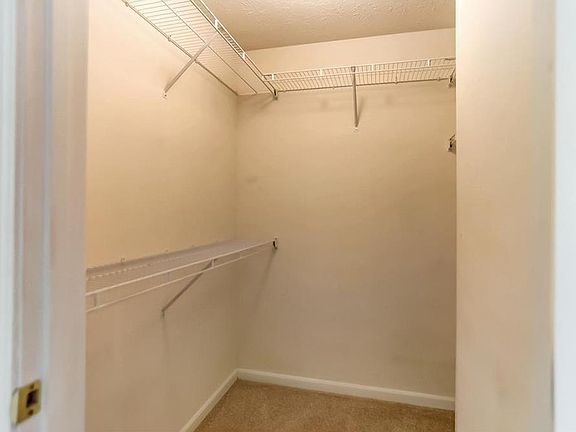 5th image of 3085 Cumberland Ln APT 101